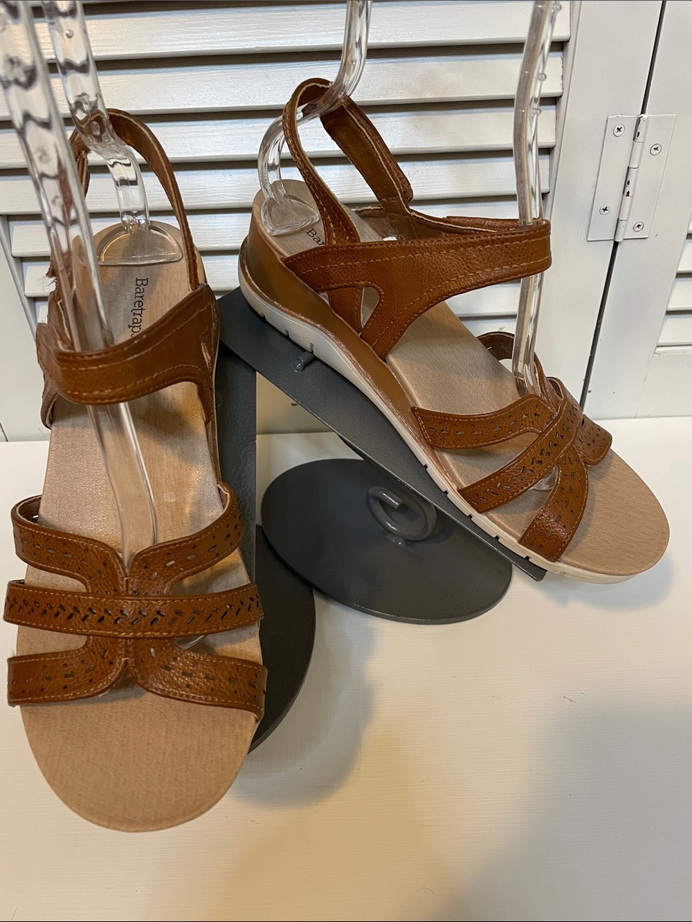 LN - BareTraps Tan Brown Strappy Leather Sandals - Sz 10